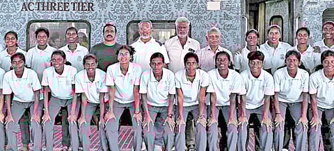 தேசிய சீனியர் சாம்பியன்ஷிப்பில் பங்கேற்கும் தமிழக மகளிர் கால்பந்து அணிக்கு திருச்சியில் வழியனுப்பு விழா