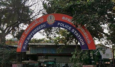 சென்னையில் ஓய்வு பெற்ற வணிக வரித்துறை அதிகாரி மீது தாக்குதல்: வீட்டு உரிமையாளர், வழக்கறிஞர் கைது