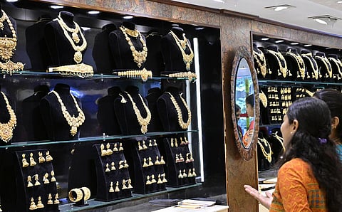 தங்கம் விலை இன்றும் உயர்வு: ஒரு கிராம் ரூ.11 ஆயிரத்தை நெருங்கியது