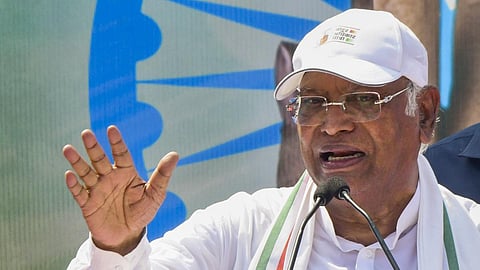 காங்கிரஸ் தலைவர் கார்கே மருத்துவமனையில் அனுமதி