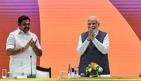 பிரதமர் மோடியுடன் எடப்பாடி பழனிசாமி | கோப்புப் படம்.