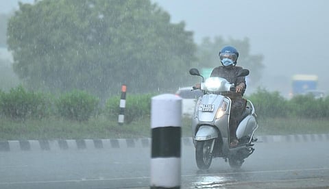 வானிலை முன்னறிவிப்பு: காஞ்சி, கோவை, நீலகிரி உள்ளிட்ட 10 மாவட்டங்களில் கனமழை வாய்ப்பு