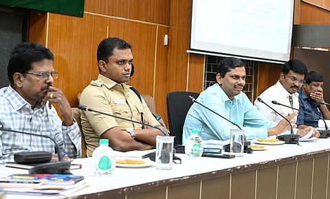 தூத்துக்குடி ஆட்சியர் அலுவலகத்தில் நடைபெற்ற கந்த சஷ்டி விழா ஆலோசனை கூட்டத்தில் ஆட்சியர் க.இளம்பகவத் பேசினார். உடன் எஸ்பி ஆல்பர்ட் ஜான் உள்ளிட்டோர். படம்: என்.ராஜேஷ்