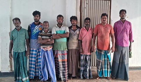 தமிழகம், புதுச்சேரியை சேர்ந்த 47 மீனவர்கள் இலங்கை கடற்படையினரால் கைது