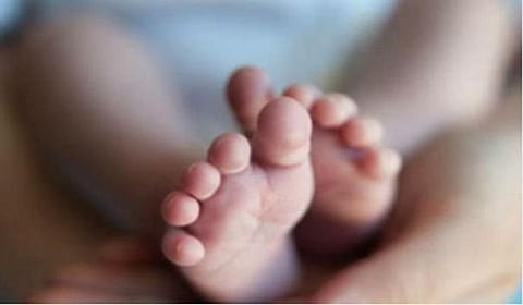 10 மாத குழந்தையின் நுரையீரல் பாதைக்குள் சிக்கிய மூக்குத்தி: லாவகமாக அகற்றிய மருத்துவர்கள்