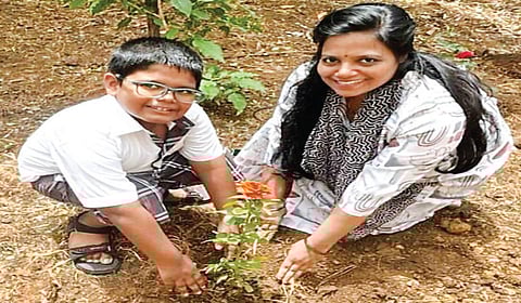 மாணவர்களின் மரம் வளர்ப்பு ஆர்வம்!