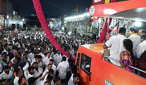 நயினார் நாகேந்திரன் பிரச்சார பயணத்தில் எம்ஜிஆர், ஜெயலலிதாவுக்கு முக்கியத்துவம்!