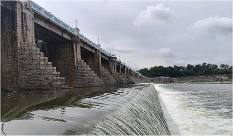 மழையினால் நீர் வரத்து அதிகரிப்பு: பூண்டி, புழல் ஏரிகளில் இருந்து உபரி நீர் திறப்பு