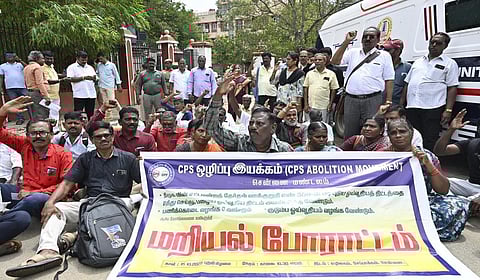 பழைய ஓய்வூதிய திட்டத்தை அமல்படுத்தக் கோரி சென்னையில் மறியல் போராட்டம்