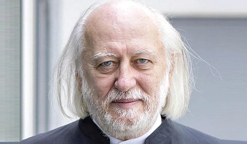 பேரழிவின் கலைஞன்! | இலக்கியம் - நோபல் 2025  