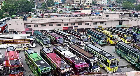 ஆம்னி பேருந்துகளில் அதிக கட்டணம் வசூலித்தால் புகாரளிக்க தொடர்பு எண்கள் அறிவிப்பு