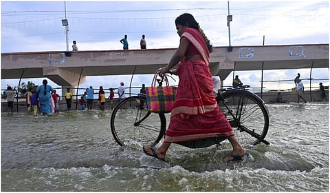 வங்கக்கடலில் அக்.21-ல் காற்றழுத்த தாழ்வுப் பகுதி உருவாகிறது: தமிழகத்தில் கனமழைக்கு வாய்ப்பு