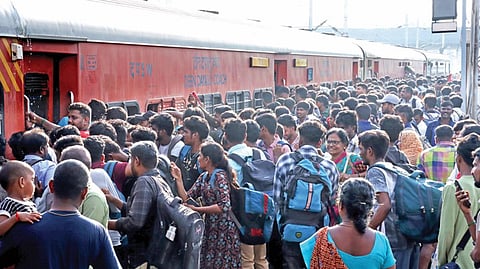 தீபாவளி பண்டிகை களைகட்டியது: 3 நாட்களில் 14 லட்சம் பேர் பயணம்