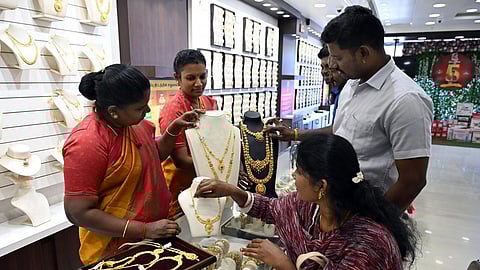 தங்கம் விலை பவுனுக்கு ரூ.1,600 சரிந்தது