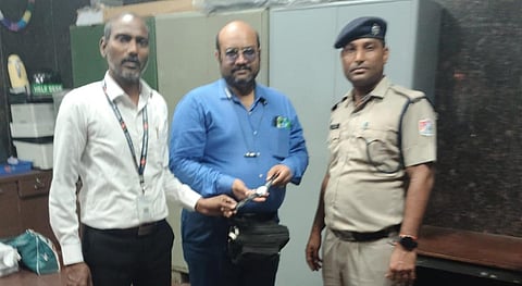 சென்னை வந்த வந்தே பாரத் ரயிலில் டாக்டர் தவறவிட்ட கைக்கடிகாரம்: 44 நிமிடங்களில் மீட்பு