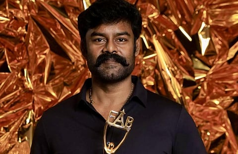 ‘பிளைண்ட்’ படம் மூலம் இயக்குநராகும் ஆர்.கே.சுரேஷ்