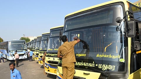 தீபாவளிக்கு சொந்த ஊர் சென்றவர்கள் திரும்ப வசதியாக இன்று சென்னைக்கு 4,484 சிறப்பு பேருந்துகள் இயக்கம்