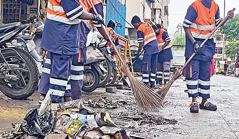 சென்னையில் தீபாவளி பண்டிகையை ஒட்டி கடந்த 3 நாட்களில் 226 டன் பட்டாசு கழிவு அகற்றம்