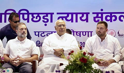 பிஹார் சட்டப்பேரவைத் தேர்தலில் இண்டியா கூட்டணி வேட்பாளர்கள் 11 தொகுதிகளில் எதிரெதிர் போட்டி