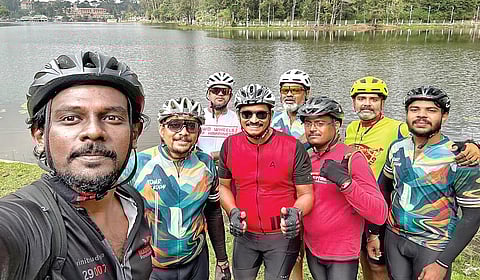 நீல மலர்ப் பாதையில் ஒரு பயணம்! | அனுபவம் புதுமை