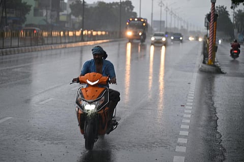 புதிய காற்றழுத்த தாழ்வுப் பகுதி உருவாக வாய்ப்பு: தமிழகத்தில் அக்.28 வரை மழை தொடரும்!