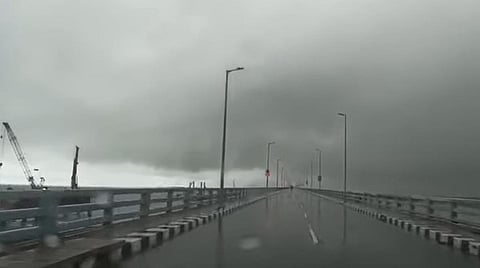 ராமேசுவரம், பாம்பன் பகுதிகளில் தொடர் மழை: சுற்றுலாப் பயணிகளின் வருகை குறைவு