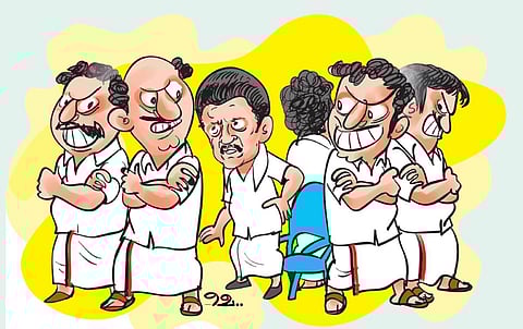 ஸ்டாலின் முன்னிலையிலேயே வரிந்து கட்டிய அமைச்சர்: மண்டலம் - மாவட்டம் மல்லுக்கட்டு