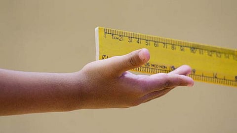 சென்னை | மாணவியை ஸ்கேலால் அடித்த தலைமை ஆசிரியை சஸ்பெண்ட்