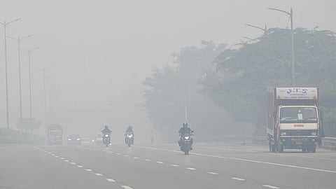 டெல்லியில் காற்று மாசுபாட்டை குறைக்க செயற்கை மழை