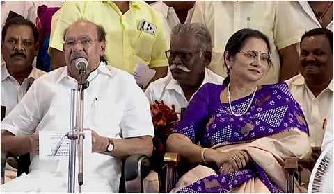 ராமதாஸ் (இடது) காந்திமதி ராமதாஸ் (வலது)