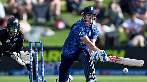 இங்கிலாந்தை சரிவிலிருந்து மீட்ட ஹாரி புரூக்கின் சதம் வீண்: நியூஸிலாந்து வெற்றி