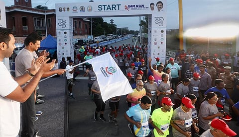 எலும்பு அடர்த்தி குறைவதால் ஏற்படும் பாதிப்பு: விழிப்புணர்வு ஓட்டத்தை தொடங்கிவைத்தார் துணை முதல்வர்