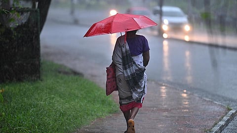 வங்கக் கடலில் உருவாகும் புயலால் சென்னை உள்ளிட்ட 6 மாவட்டங்களில் இன்று கனமழை பெய்யும்