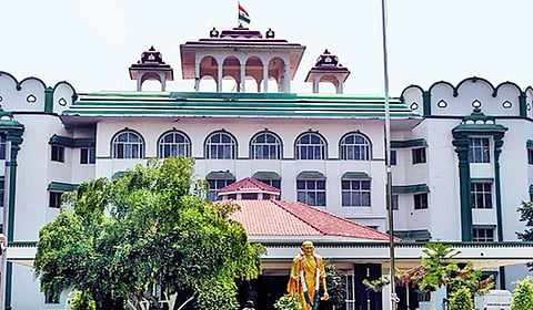 கஞ்சா வழக்கில் இளைஞருக்கு வழங்கிய 10 ஆண்டு சிறை தண்டனை ரத்து: போலீஸார் ரூ.10 லட்சம் இழப்பீடு வழங்க நீதிமன்றம் உத்தரவு