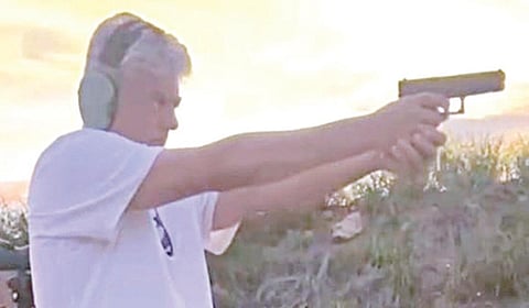 துப்பாக்கி சுடும் பயிற்சியில் ஈடுபட்ட நடிகர் அஜீத்குமார்