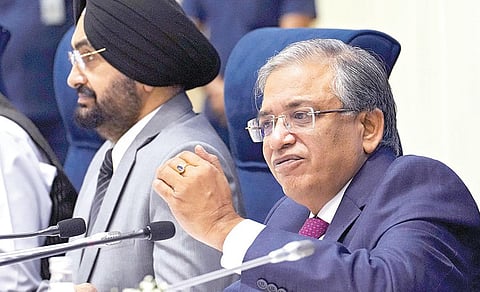 டெல்லியில் நேற்று செய்தியாளர்களுக்கு பேட்டியளித்த தலைமைத் தேர்தல் ஆணையர் ஞானேஷ் குமார்.படம்: பிடிஐ