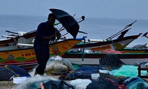 மோந்தா புயல் எச்சரிக்கை: ஏனாமில் இன்று பகல் 12 மணி முதல் கடைகளை மூட உத்தரவு