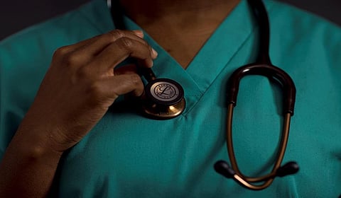 நாடு முழுவதும் மருத்துவ மாணவர்களின் மன நலனை அறிய ஆன்லைனில் சர்வே: மருத்துவ ஆணையம் நடவடிக்கை