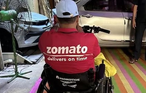 குறித்த நேரத்தில் சொமாட்டோ உணவு டெலிவரி செய்த மாற்றுத்திறனாளிக்கு பாராட்டு