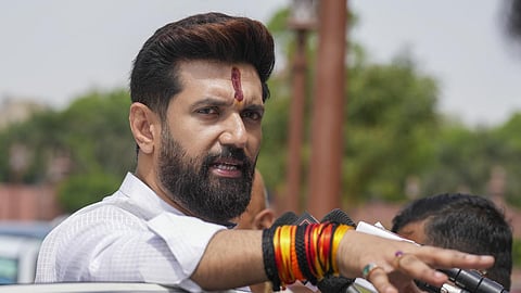 'பிஹாரிகள் மற்ற மாநிலங்களில் அவமதிக்கப்படும்போது காங்கிரஸ் கைதட்டுகிறது’ - சிராக் பாஸ்வான்