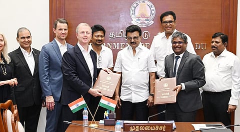 மறைமலை நகரில் ரூ.3,250 கோடி முதலீட்டில் அடுத்த தலைமுறை வாகன இன்ஜின் உற்பத்தி மேற்கொள்வதற்காக ஃபோர்டு நிறுவனத்துடனான புரிந்துணர்வு ஒப்பந்தம் முதல்வர் மு.க.ஸ்டாலின் முன்னிலையில் நேற்று கையெழுத்தானது.