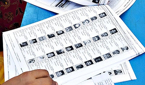 ஒவ்வொரு வாக்காளரின் வீட்டுக்கும் 3 முறை சென்று விவரங்களை சரிபார்க்க வேண்டும்: எஸ்ஐஆர் அலுவலர்களுக்கு தேர்தல் அதிகாரி அறிவுறுத்தல்