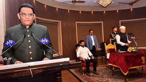 தெலங்கானா அமைச்சராக அசாருதீன் பதவி ஏற்றார்