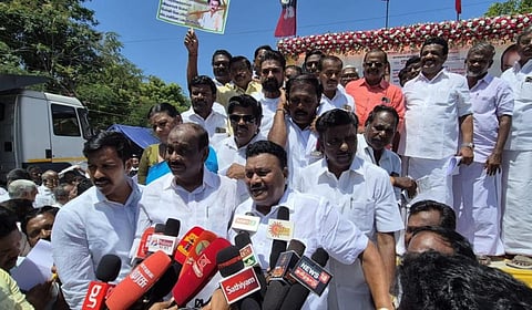 அதிமுக பொருளாளர் திண்டுக்கல் சீனிவாசன்