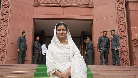 சமாஜ்வாதி எம்.பி இக்ரா ஹசன் உ.பி கோயிலுக்கு ரூ.10 லட்சம் அறிவிப்பு