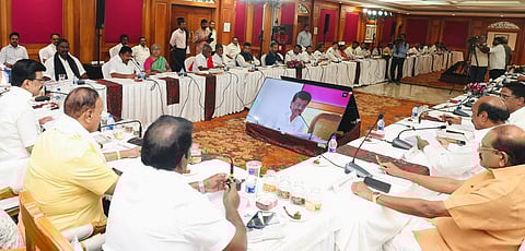 வாக்காளர் பட்டியல் சிறப்பு திருத்தத்தை நிறுத்தாவிட்டால் உச்ச நீதிமன்றத்தில் வழக்கு: அனைத்துக் கட்சி கூட்டத்தில் தீர்மானம்