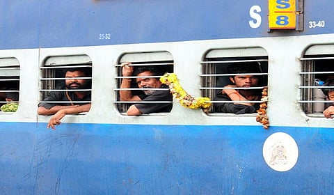 சபரிமலை செல்லும் பக்தர்கள் வசதிக்காக சென்னை - கொல்லம் இடையே 5 சிறப்பு ரயில்