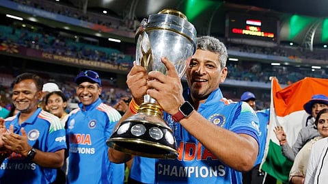 அமோல் முஜும்தார்: உலகக் கோப்பையை இந்திய மகளிர் படை வென்றிட வைத்த வித்தகர்!