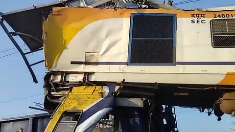 விபத்துக்குள்ளான ரயில்