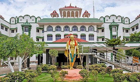 வழக்கறிஞர்களால் பாதிக்கப்பட்டவர்கள் பார் கவுன்சிலில் புகார் அளிக்கலாம்: உயர் நீதிமன்றம் உத்தரவு